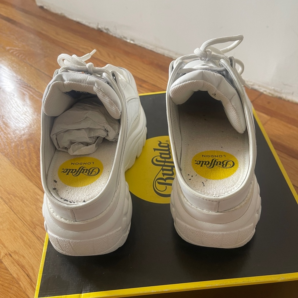 Buffalo London Women's Classic White Sneakers - Picture 4 of 8